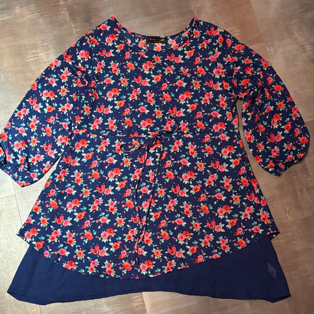 Chic Floral Navy Mini Dress size medium
